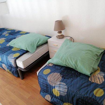 Forcalqueiret Sous Le Soleil De Provence Petite Maison Au Calme Et Tres Bien Equipee De 40M2 Avec Wifi -Jardin Prive-La Piscine Est Commune A La Residence Et Ouverte Du 1Er Mai Au 30 Septembre De 09H A 21H,En Juillet Et Aout Reservation Uniquement Du Samedi Au Sam מראה חיצוני תמונה