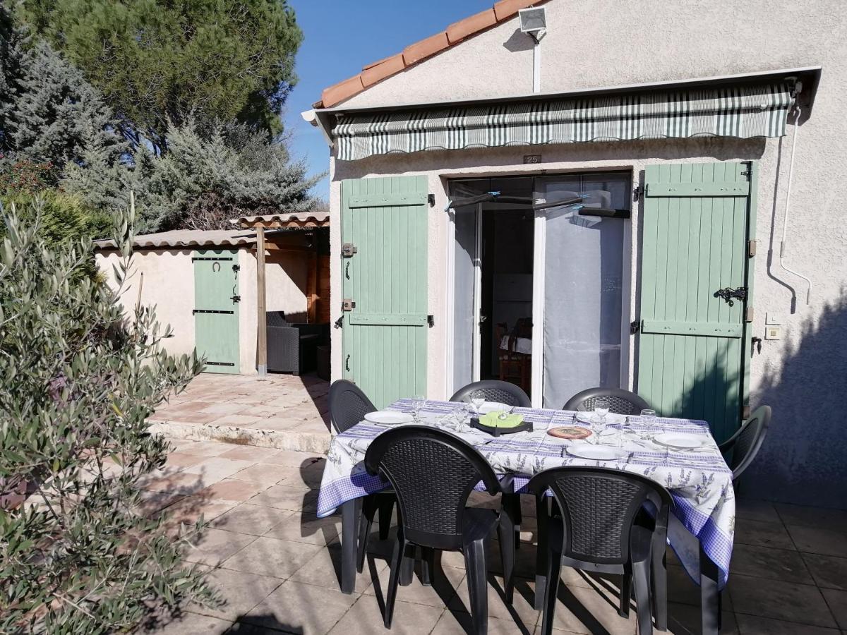 Forcalqueiret Sous Le Soleil De Provence Petite Maison Au Calme Et Tres Bien Equipee De 40M2 Avec Wifi -Jardin Prive-La Piscine Est Commune A La Residence Et Ouverte Du 1Er Mai Au 30 Septembre De 09H A 21H,En Juillet Et Aout Reservation Uniquement Du Samedi Au Sam מראה חיצוני תמונה