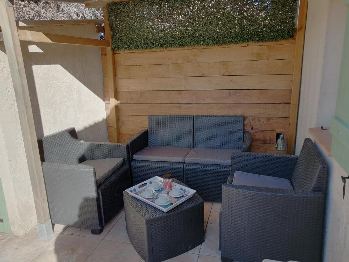 Forcalqueiret Sous Le Soleil De Provence Petite Maison Au Calme Et Tres Bien Equipee De 40M2 Avec Wifi -Jardin Prive-La Piscine Est Commune A La Residence Et Ouverte Du 1Er Mai Au 30 Septembre De 09H A 21H,En Juillet Et Aout Reservation Uniquement Du Samedi Au Sam מראה חיצוני תמונה