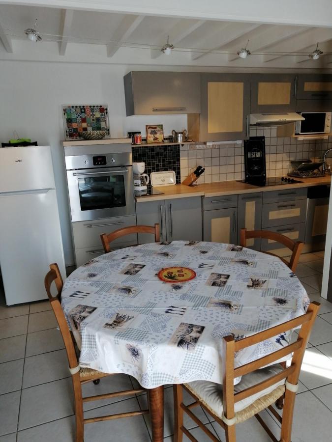 Forcalqueiret Sous Le Soleil De Provence Petite Maison Au Calme Et Tres Bien Equipee De 40M2 Avec Wifi -Jardin Prive-La Piscine Est Commune A La Residence Et Ouverte Du 1Er Mai Au 30 Septembre De 09H A 21H,En Juillet Et Aout Reservation Uniquement Du Samedi Au Sam מראה חיצוני תמונה