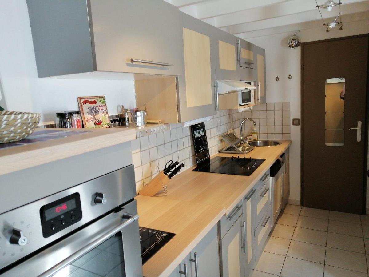 Forcalqueiret Sous Le Soleil De Provence Petite Maison Au Calme Et Tres Bien Equipee De 40M2 Avec Wifi -Jardin Prive-La Piscine Est Commune A La Residence Et Ouverte Du 1Er Mai Au 30 Septembre De 09H A 21H,En Juillet Et Aout Reservation Uniquement Du Samedi Au Sam מראה חיצוני תמונה