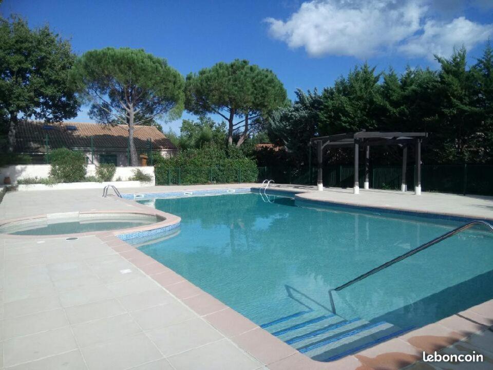 Forcalqueiret Sous Le Soleil De Provence Petite Maison Au Calme Et Tres Bien Equipee De 40M2 Avec Wifi -Jardin Prive-La Piscine Est Commune A La Residence Et Ouverte Du 1Er Mai Au 30 Septembre De 09H A 21H,En Juillet Et Aout Reservation Uniquement Du Samedi Au Sam מראה חיצוני תמונה